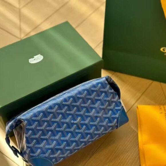 Goyard toiletry bag - Picture 2 of 7